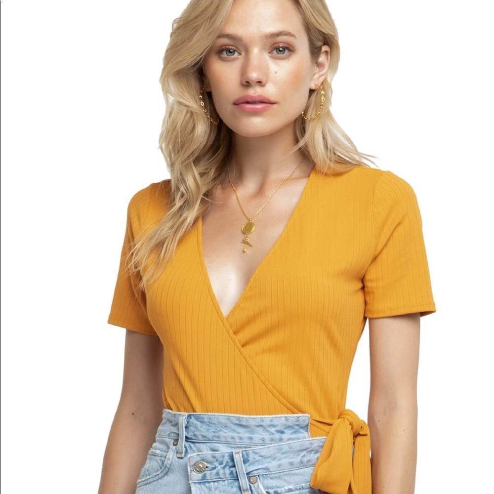 ✨ Women's Astr The Label Wyatt Bodysuit✨